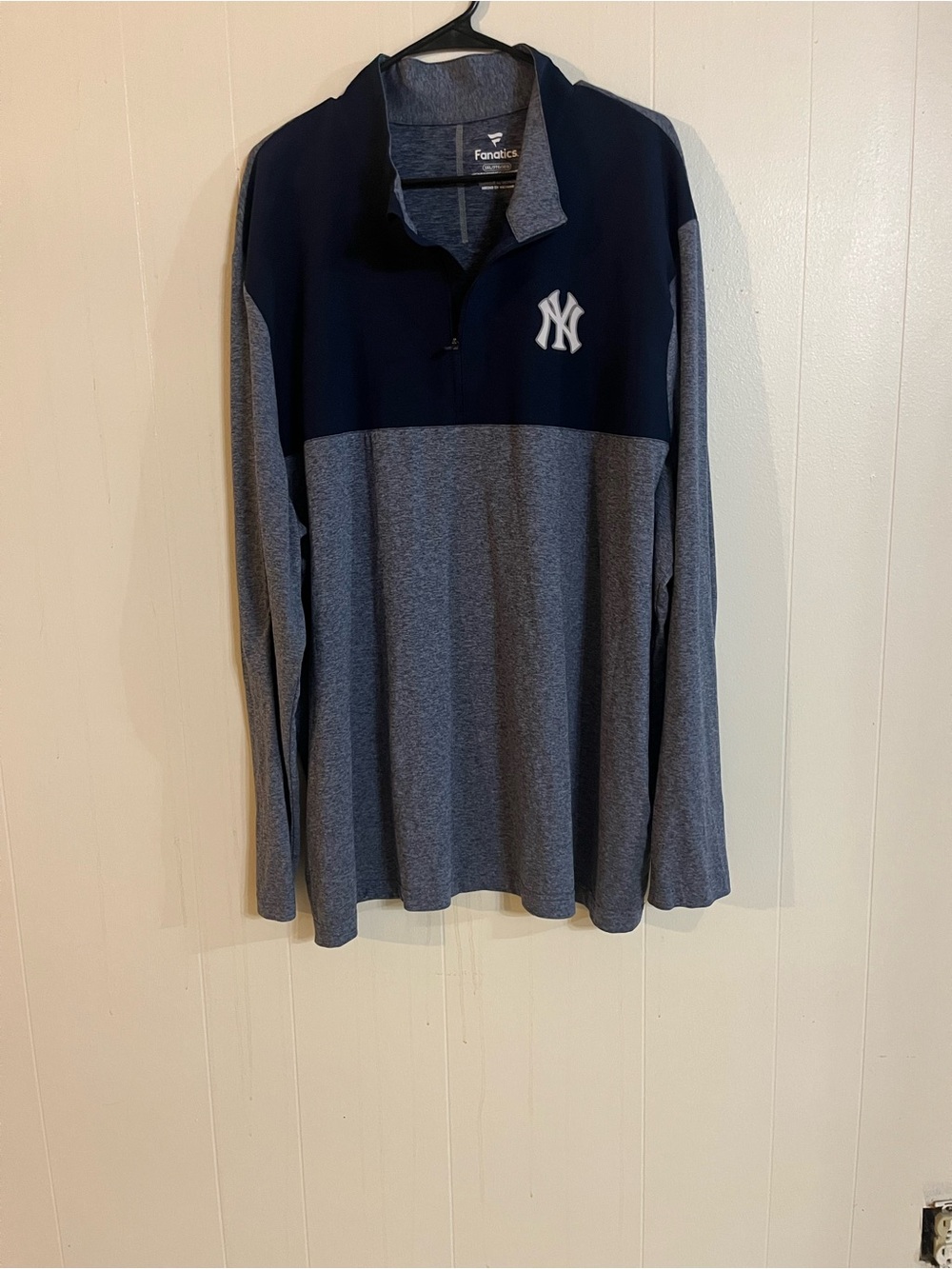 Fanatics Heathered Navy Mens Performance Top